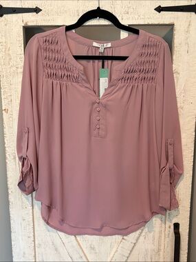 NWT Q&A Pleated V-Neck Roll-Tab Blouse